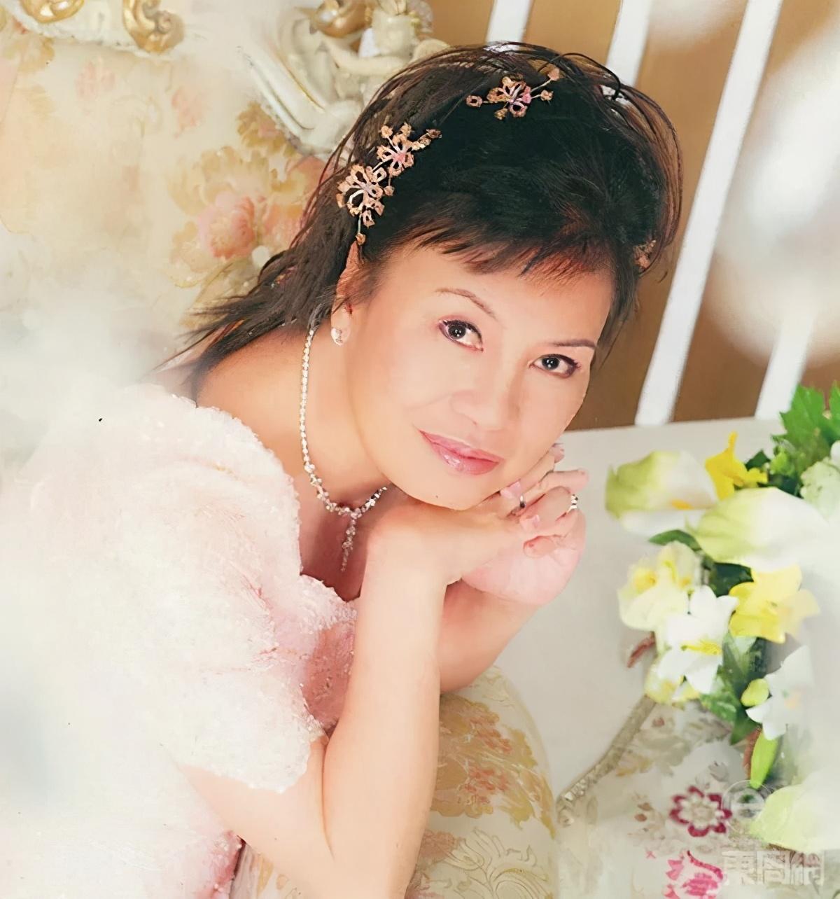 余慕莲|周星驰御用“丑女”病危，孤独终老却“救”下300个小孩...