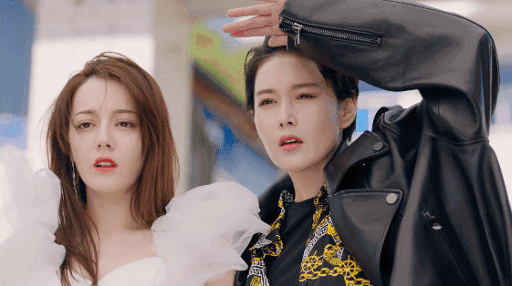 『短发』有种霸气叫张馨予剪短发，男人都“眼红”，穿衣打扮太可了