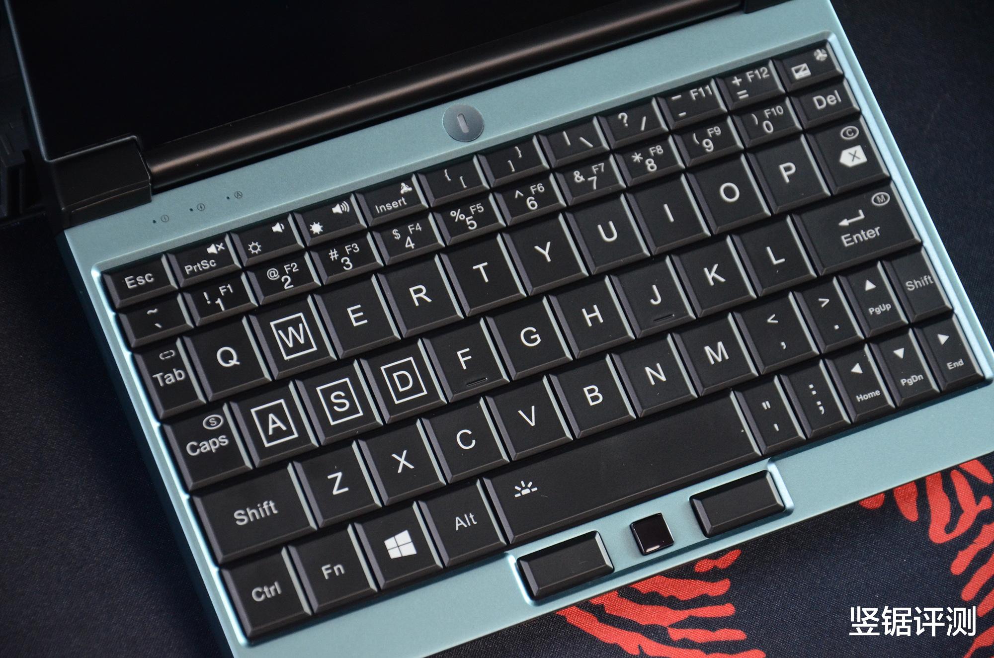 量子计算机|壹号本“7英寸迷你游戏本”图赏：搭载i5处理器，支持5G上网