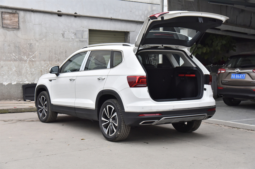 大众汽车■大众被逼急了！从17万下探到12万，30天狂卖9342辆，迟早取代H6