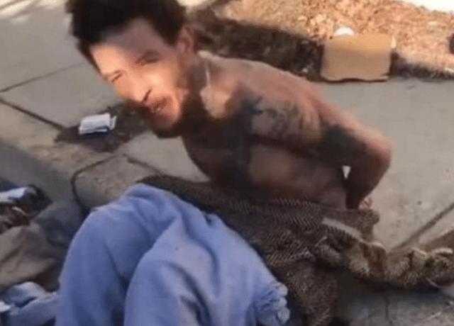 「韦斯特」还记得那位沦落街头乞讨,瘦骨嶙峋的“NBA巨星”吗?他如今成这样