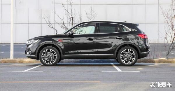 卡宴▲起步2.0T，18万开出50万档次，30天卖出7712辆，这豪华车火了