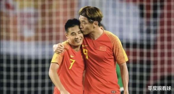 国足▲五大归化神将或陆续驰援，国足锋线竞争激烈，本土虐菜大师恐遭李铁弃用