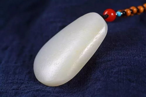 和田玉籽料|和田玉籽料市场皮色料盛行！是否有光白籽一席之地，到底谁是谁非