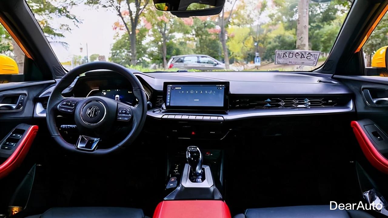 MG5|搭载1.5T+7DCT，顶配9.99万的MG5不是小一号的MG6