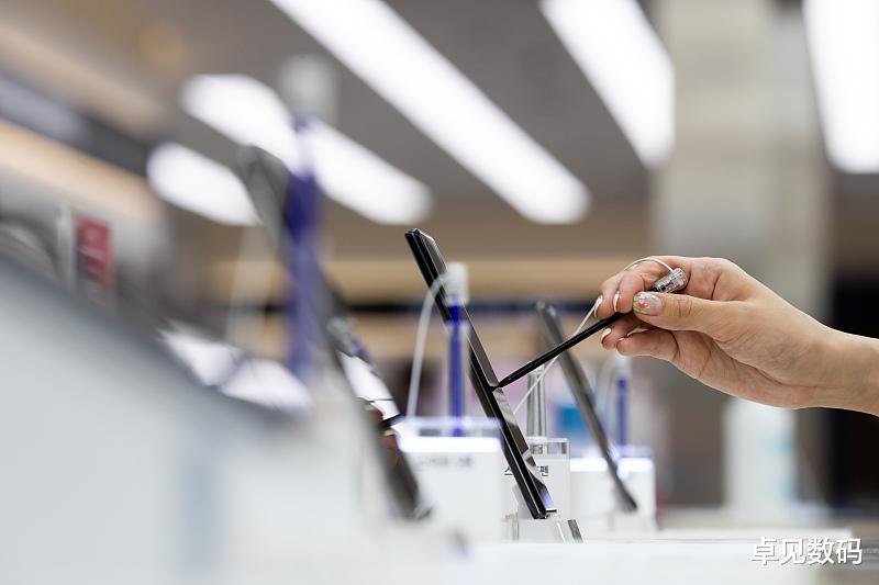 三星galaxy s10|性价比直逼国产！8+512G降3200元，高端旗舰清仓了！