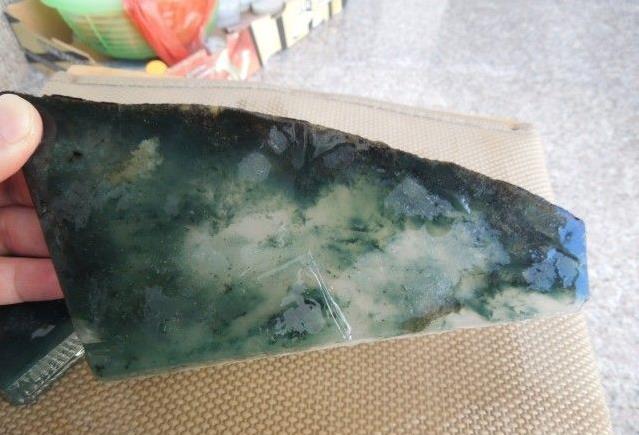 翡翠|最接近玻璃种的翡翠——孪生兄弟水沫玉