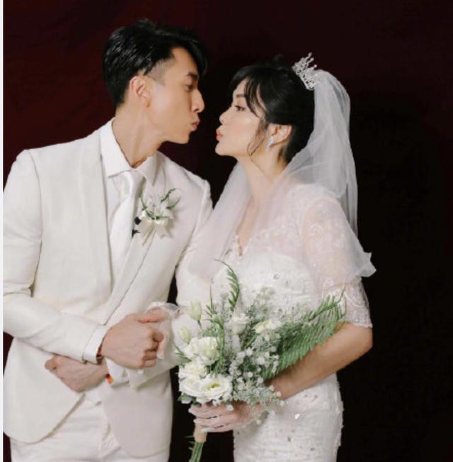 #吴尊#结婚16年后，吴尊公开婚纱照：其实，他真的不是完美男人
