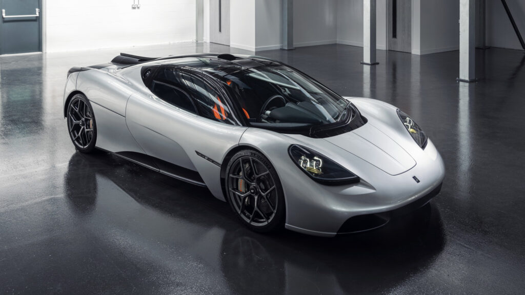 |地表最强V12引擎 升至1.2万转速仅需0.3秒