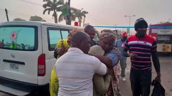 「霍金」“霍金：“曾预言21世纪冲击人类的不是人工AI而是病毒？”