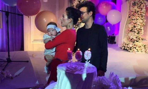 成龙▲海外确诊超218万，章子怡和老公再陷两难，成龙和妻子家中“狂欢”