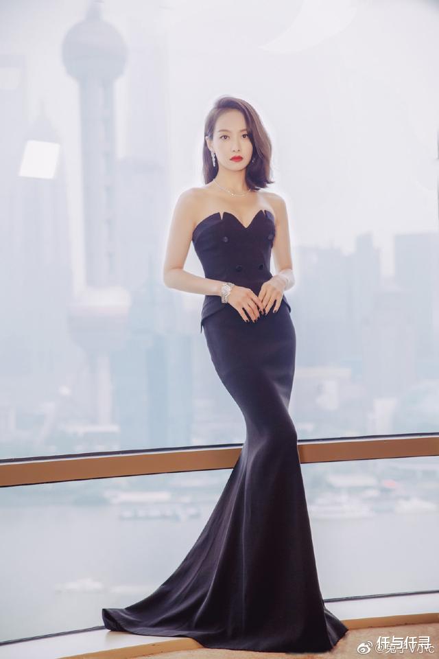 宋茜|宋茜金鹰战袍并没赢,谭松韵时尚资源太虐了,2017年旧款礼服所幸有哥哥相伴
