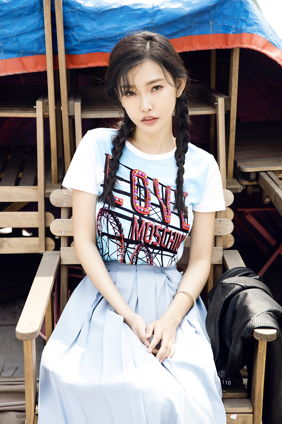 「王晶」被王晶发掘时才读大二，拍3部电影狂捞26亿，今成“最美晶女郎”！