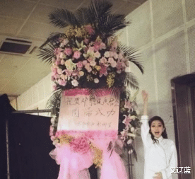 张杰|张杰、谢娜娱乐圈最甜夫妻又双叒叕被曝离婚，这次是邓紫棋插足