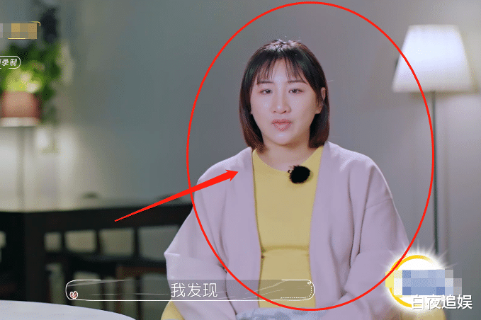 『央视』何雯娜未婚先孕,谁注意到丈夫看她的眼神?是不是真爱很明显!