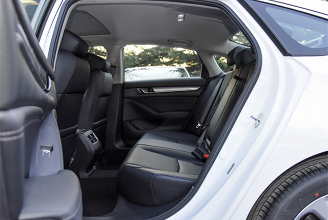 本田雅阁|帕萨特的时代结束了！4米9长，噪音接近零，30天甩出22675辆