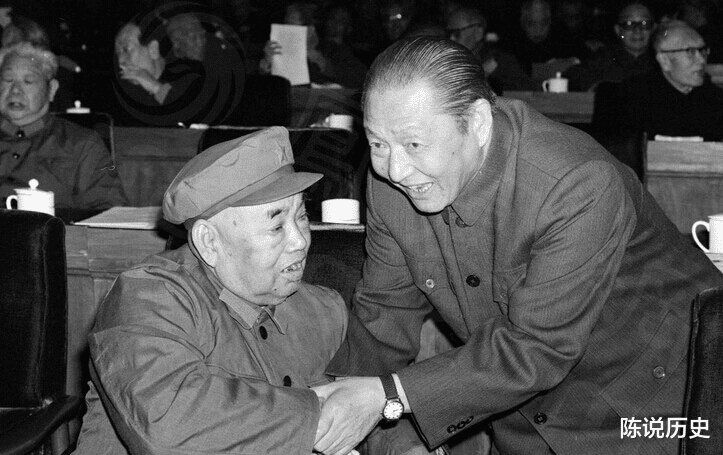 许世友|许世友葬礼级别有多高？大军区司令员的花圈，按资历放不进礼堂！