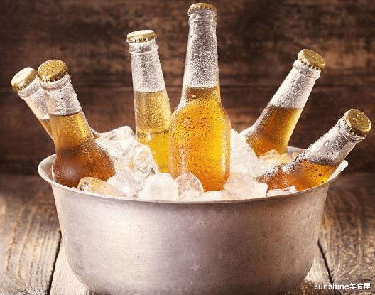 ##为啥夏天都爱喝冰啤酒却没人喝冰白酒？原来有这讲究，酒鬼都知道
