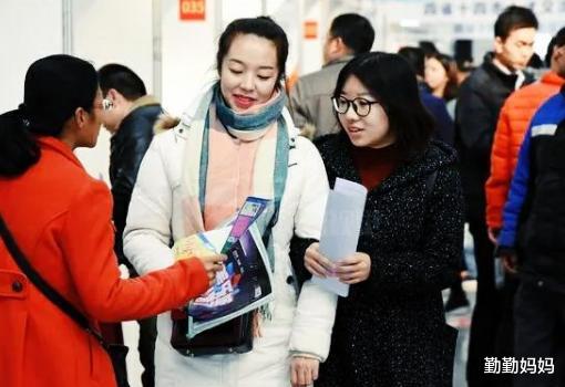 『』大学里“最坑人”的4个专业，热门只是假象，实则就业率很低