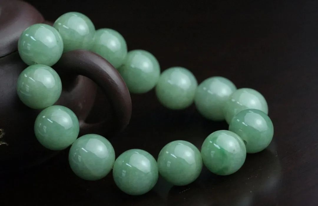[翡翠]适合五十岁以上中老年男士的翡翠有哪些，这些物美价廉的款别错过