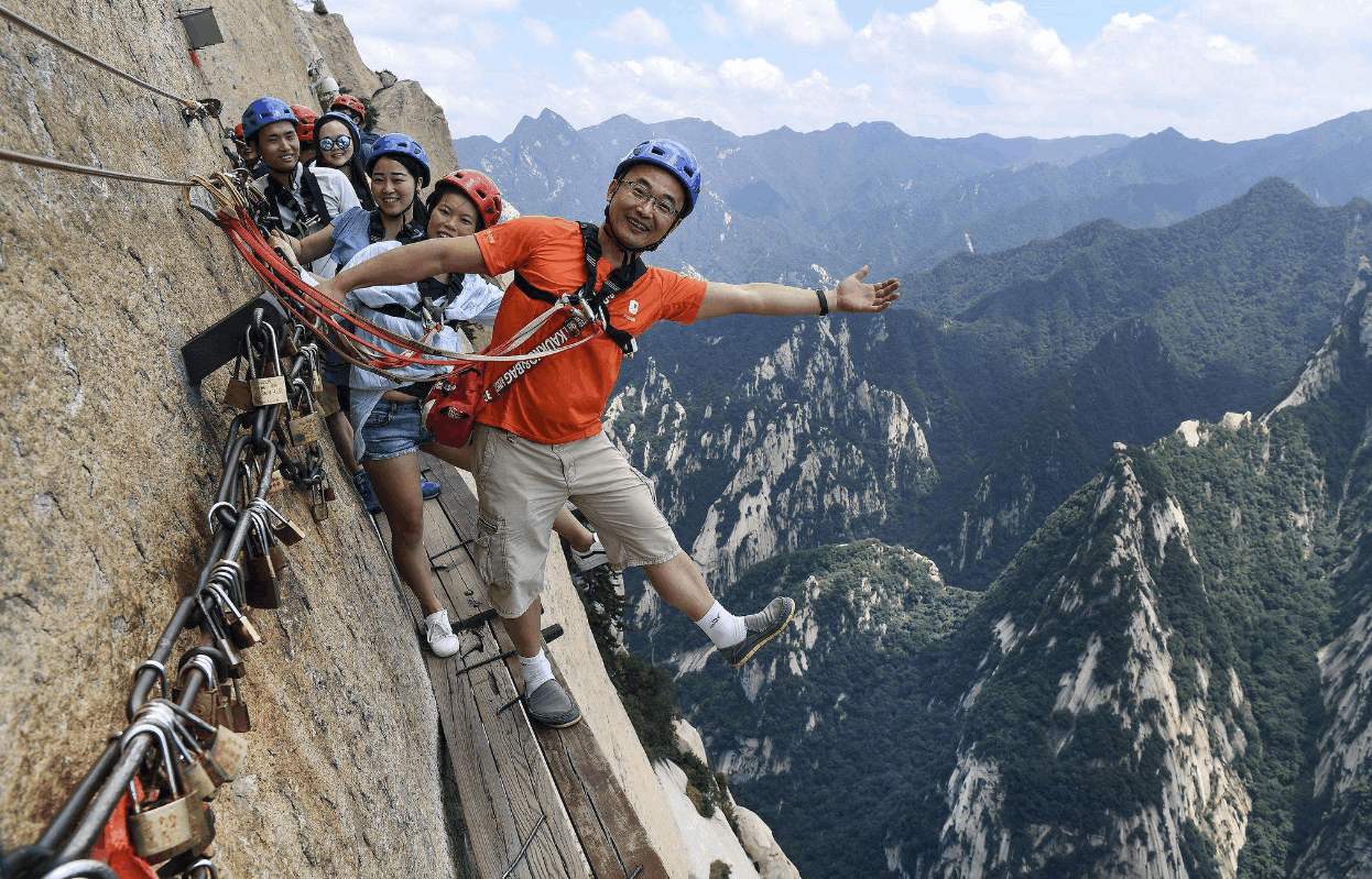 华山▲全球最刺激的4大旅游项目，每个都令人瑟瑟发抖，你敢尝试吗?