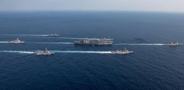 [轰炸机]海峡爆发激烈对峙！美3艘航母掩护B52轰炸机，052C舰果断出手了