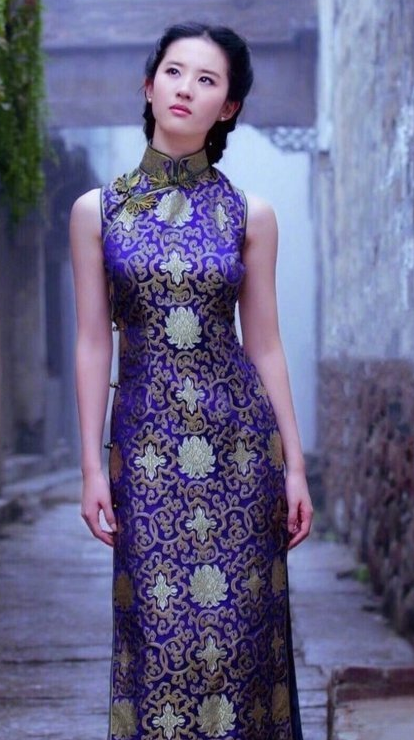 刘亦菲|刘亦菲终于对旗袍下手了，看她穿上效果后：男粉眼睛都看直了