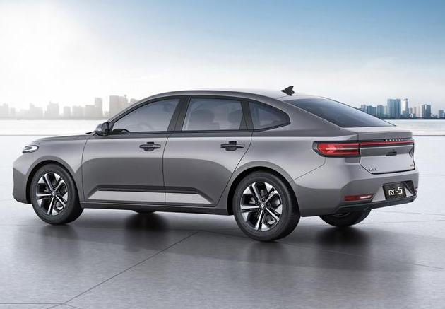 宝骏：宝骏推出最美轿跑，堪称本田思域，售价7万，这次真的动情了