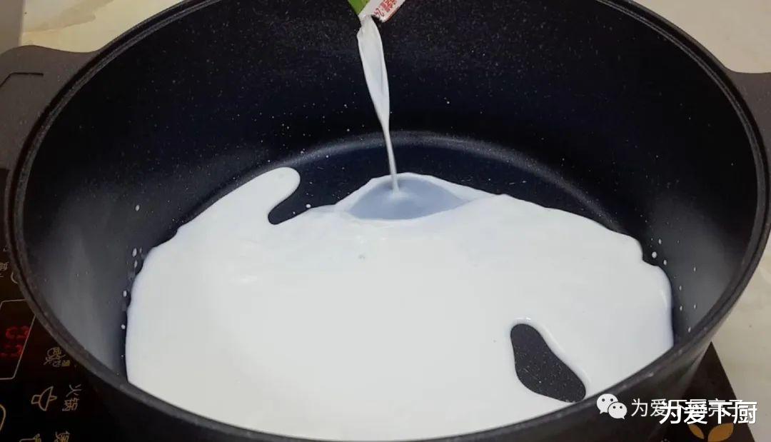 『雪糕』4个鸡蛋，1袋牛奶，冰箱里一放，做出特色雪花，吃过就念念不忘