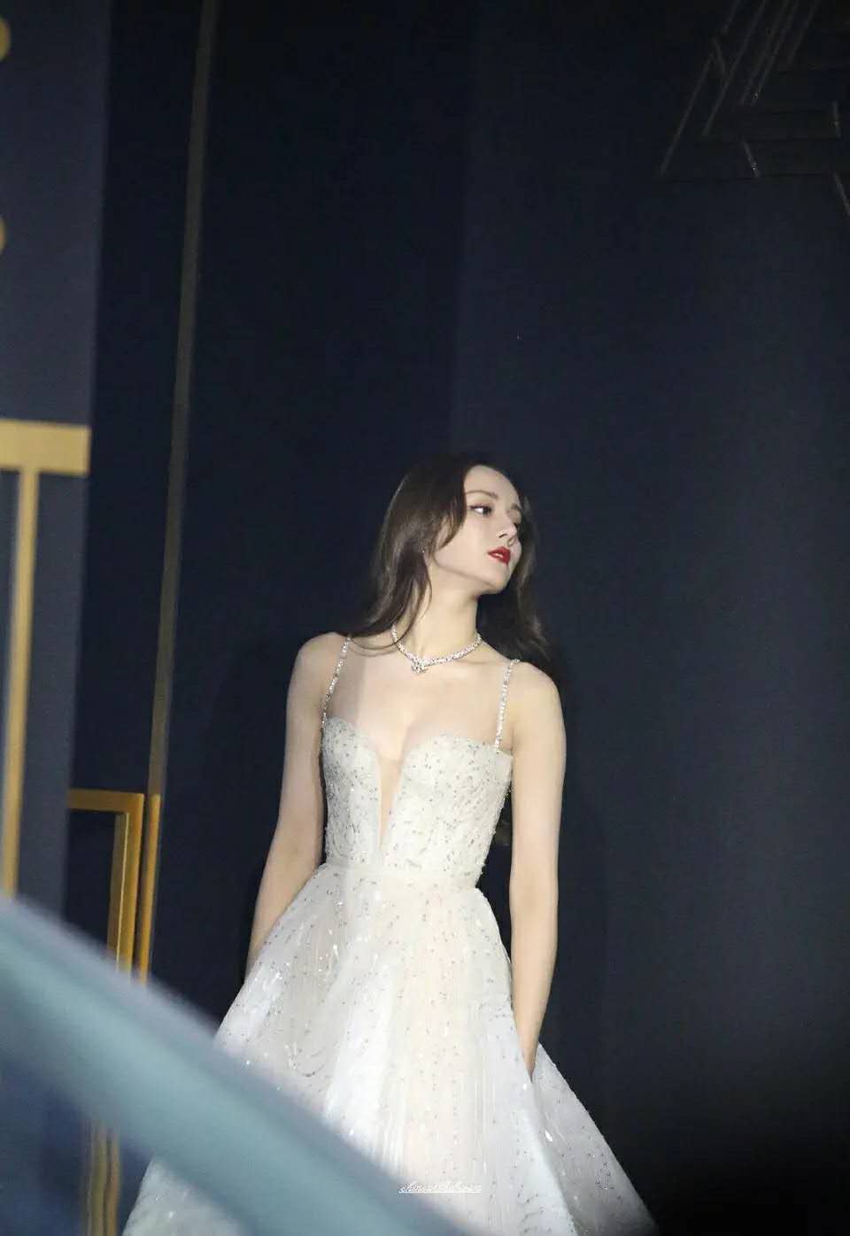 [迪丽热巴]吴磊公开和迪丽热巴在一起？粉丝表示不同意，为啥不是胡歌彭于晏？