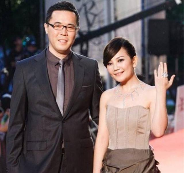 梁静茹|梁静茹感情新动向，50多岁男友帅气多金很相配，粉丝回复勇气歌词