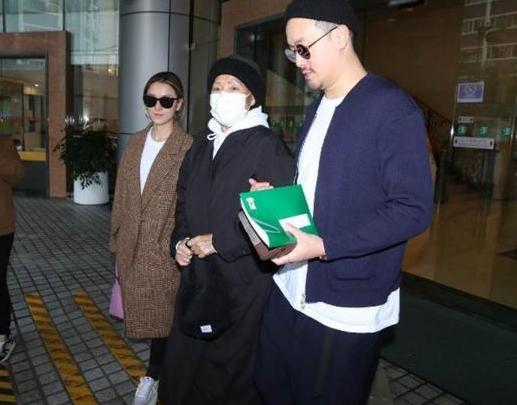 曾志伟|曾志伟的2任妻子：现妻病逝，原配嫁闺蜜儿子，今生活令人羡慕