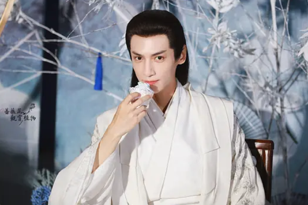 月上重火▲连更10集，登上热度榜3，《月上重火》会是下一个大爆款吗？