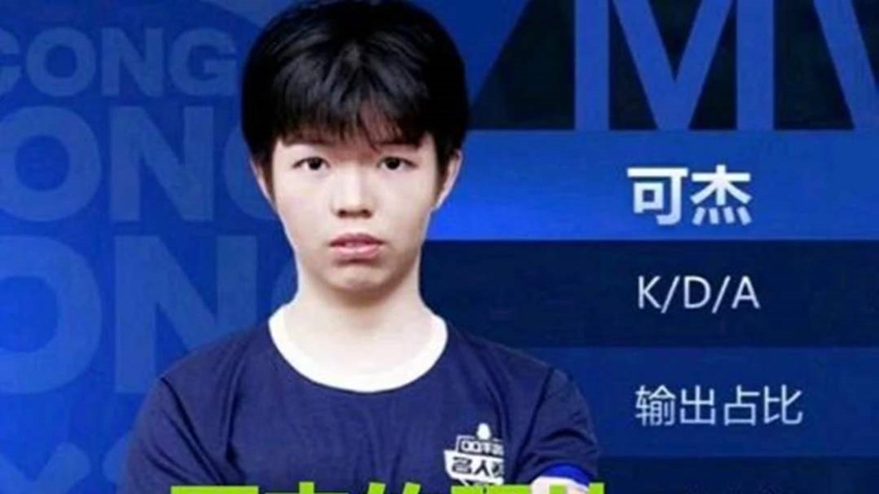 可杰|可杰开播再现“切后台”！片子哥完美还原，弹出1画面，弹幕沸腾，观众爆笑