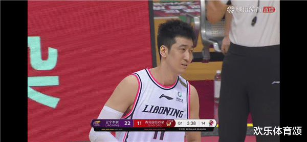 辽宁男篮：能走绝不跑！能传绝不投！辽宁最大懒货出现了，球迷：比郭艾伦更可恨