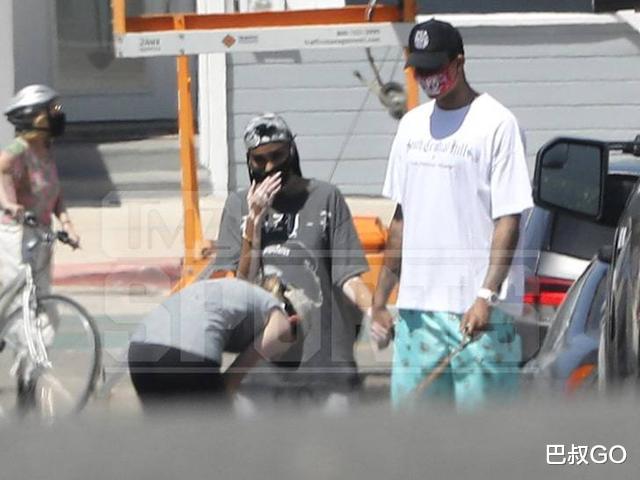 「库兹马」搞笑！库兹马和白癜风超模相恋后，珍妮巴斯晒小奶狗：它爱乱跑