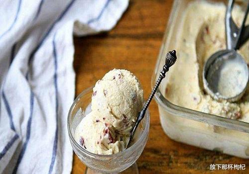 蛋糕:教你在家做冰淇淋,只需10分钟就能做一满盒,随时想吃就吃