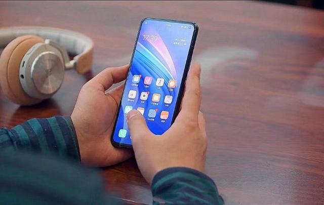 iqoo3|IQOO 3 Pro坐实，挖孔屏+90Hz刷新率+30倍变焦，你看好吗？