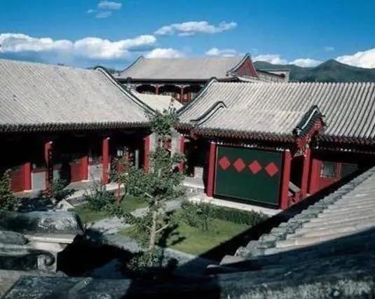 周迅|周迅晒出自己的豪宅,一家人住一套四合院,连装修都是宫廷风