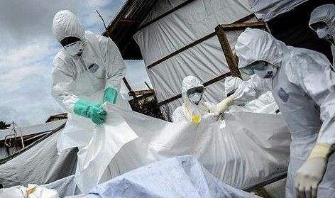 「白宫」特朗普回应中方的疫情进展,一句话就让现场嘘声四起,蓬佩奥脸色十分尴尬