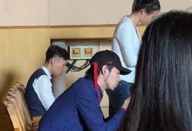 高天鹤|高天鹤也卷入了作弊事件?认证信息已改,《天天向上》合照被P掉