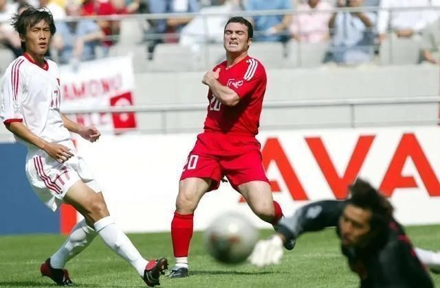 「杜威」前国足队长怒怼金玟哉,他踢过世界杯,两任前女友都是美女直播