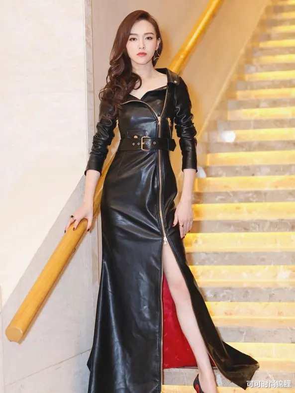 [唐嫣]唐嫣风格大变，剪短发配透纱裙显小又干练，画上浓妆美到不敢认