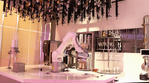 听说有群机器人乘“太空舱”悄然登陆广州？