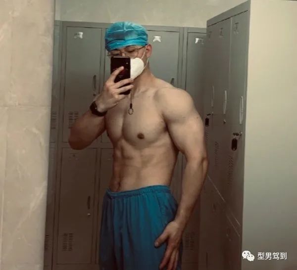 [南瓜]北京肌肉医生引发舔屏，网友纷纷求打针