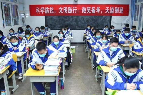 [中小学]多地公布暑假放假时间，家长表示担心，学生却拍手叫好