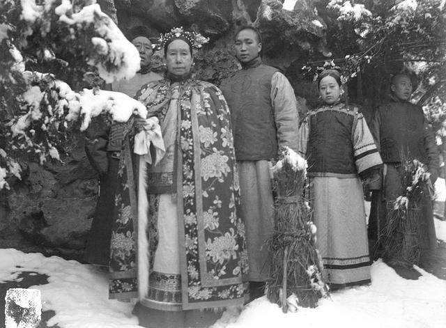 『慈禧太后』慈禧太后听到李鸿章去世的消息，为何当场哭到吐血？