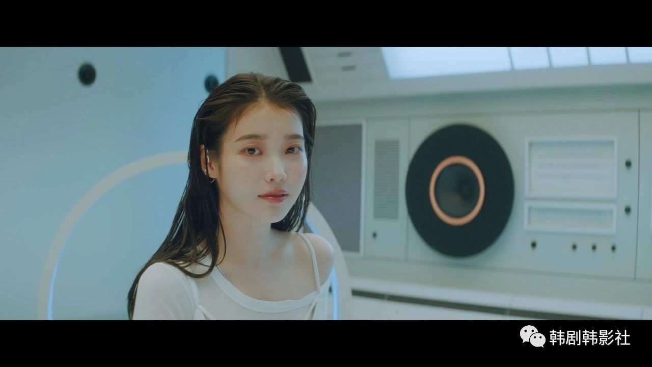 「eight」IU邀BTS SUGA合作《eight》 离世好友“客串”MV直催乐迷泪腺