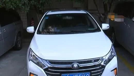 『别克GL8』打工仔开“劳斯莱斯”跑滴滴，半月被投诉8次，原因很无奈