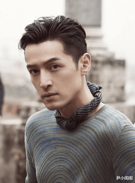 胡歌|胡歌素颜吃火锅被粉丝偶遇,离开上帝视角后,确定是38岁吗?